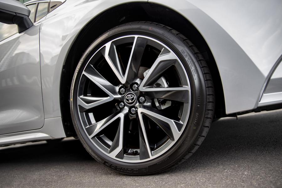 Колеса Toyota Corolla ZR Sedan 2019 года  (AU) (фото 14 из 15)